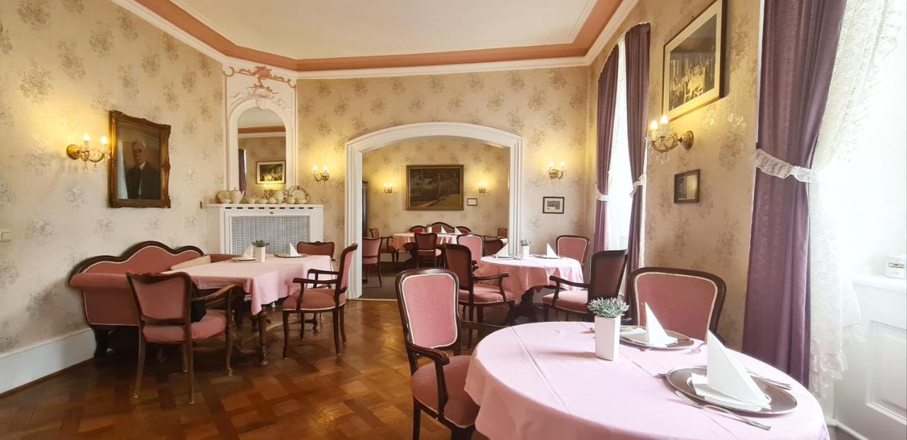 Historisches Hotel Zum Schwan Бад-Карлсхафен Экстерьер фото